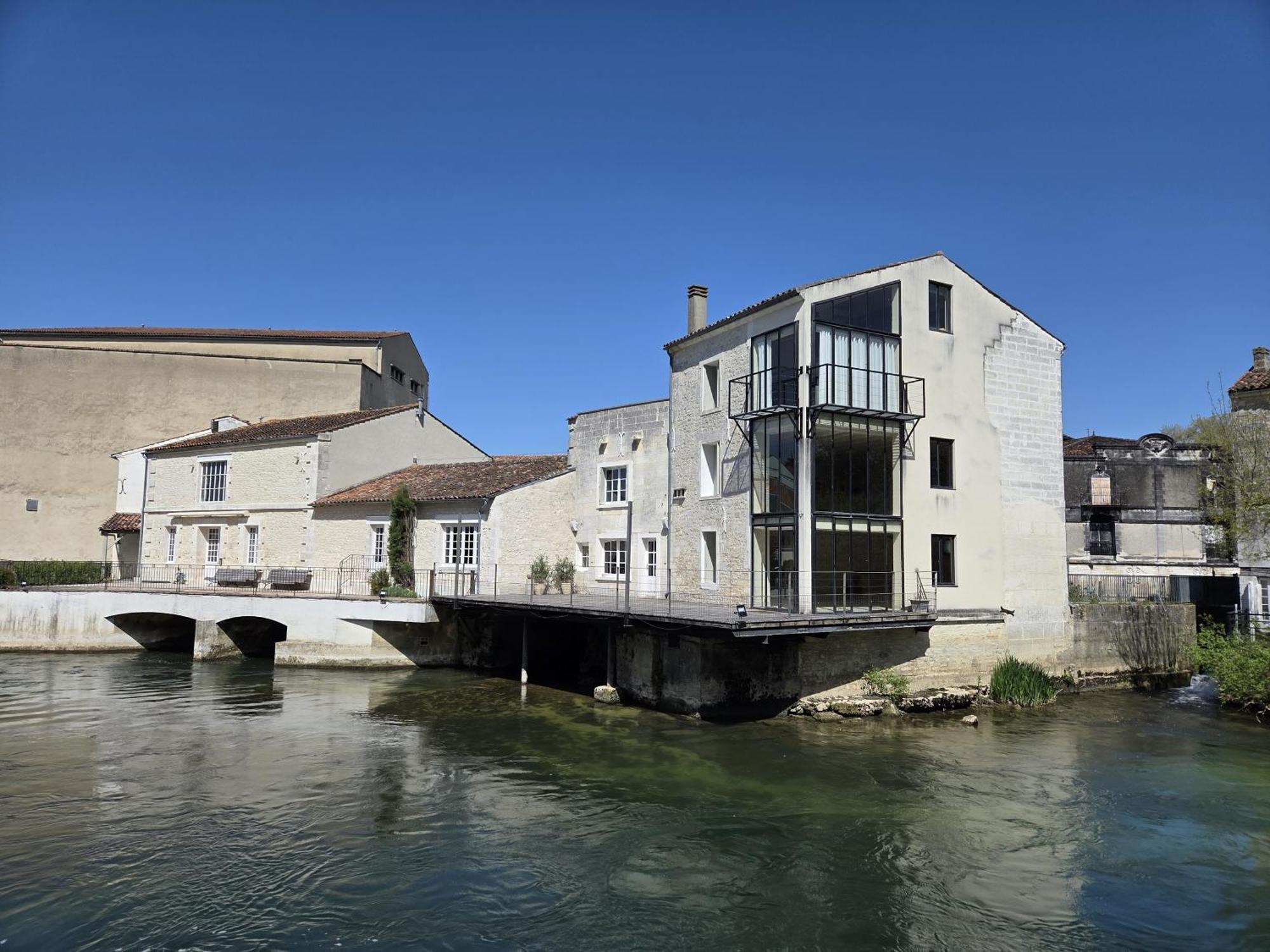 Апартаменти Quai 3 Loft Moderne Et Lumineux Les Pieds Dans L'Eau Жарнак Екстер'єр фото